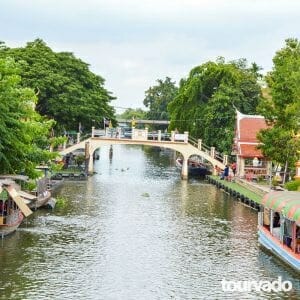 Damneon Saduak Floating Market and River Kwai Tour