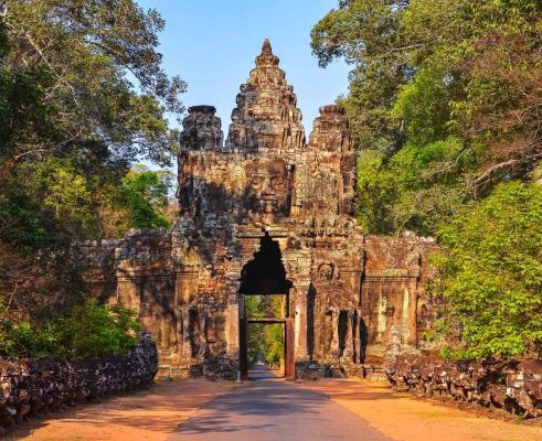 Discover the amazing world of Angkor Wat with a small loop private tour from your hotel