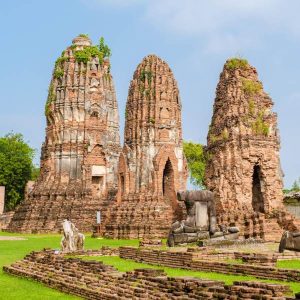 Private-Bangkok-to-Ayutthaya-Summer-Palace-Tour-by-Road-at-Wat-Mahathat