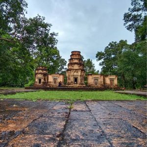 With a guide, beat the crowds at the top temples with Angkor Wat SMALL CIRCUIT Tour and Tourvado